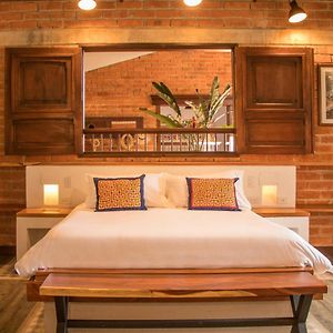 Deluxe Queen Suite
